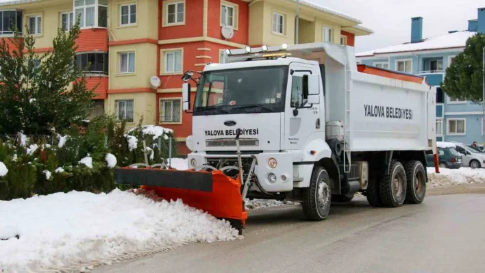 Yalova Belediyesi karla mücadele çalışmalarını sürdürüyor