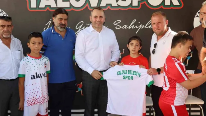 Yalova Belediyesi'nden Yalovaspor'a malzeme desteği