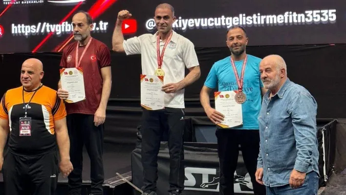 Yalova Belediyespor bilek güreşçileri Milli Takıma seçildi