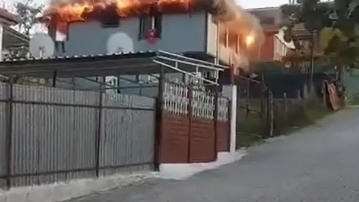 Yalova'da 2 katlı evde yangın