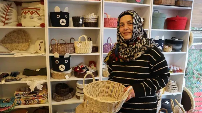 Yalova'da kadınların atık kağıttan ürettikleri sepetler ilgi görüyor
