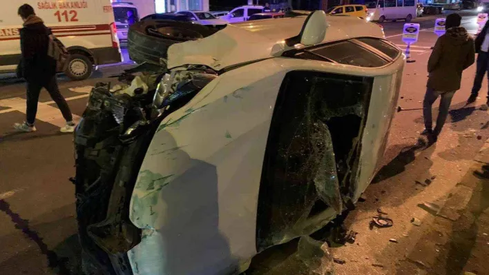 Yalova'da otomobiller çarpıştı: 4 yaralı