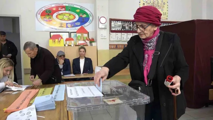 Yalova'da oy kullanma işlemi başladı