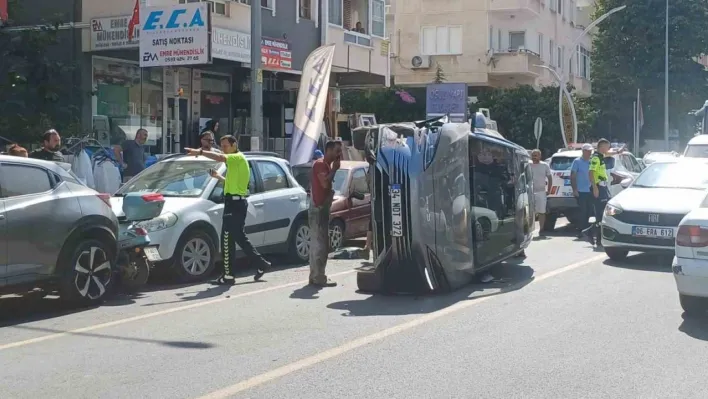 Yalova'da SUV tipi araç park halindeki iki otomobile çarparak devrildi