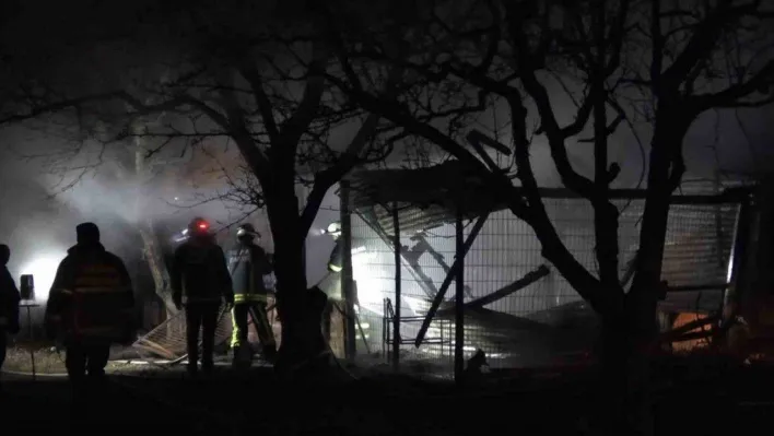 Yalova'da tek katlı müstakil ev küle döndü