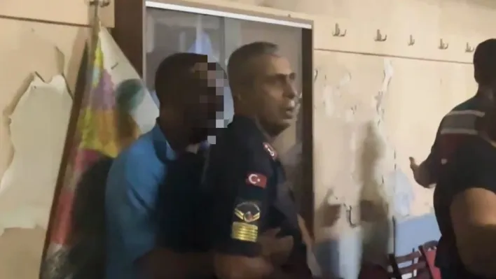 Yangın yerinde hırsızlık iddiası ortalığı böyle karıştırdı... Tekme tokat dövüldü, jandarma kurtardı