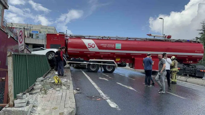 Yangın yerine desteğe giden itfaiye aracı kazaya karıştı