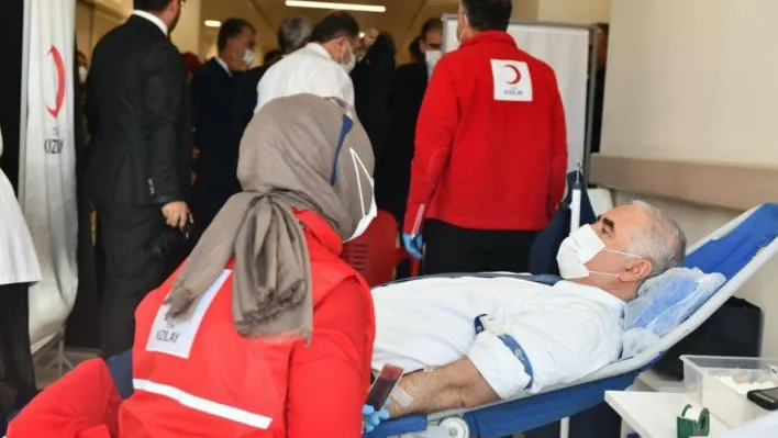 Yargıtay Başkanı Akarca ve Yargıtay Cumhuriyet Başsavcısı Şahin kan bağışında bulundu