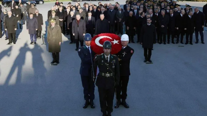 Yargıtay Başkanı Mehmet Akarca, Anıtkabir'de düzenlenen 10 Kasım Atatürk'ü anma törenine katıldı