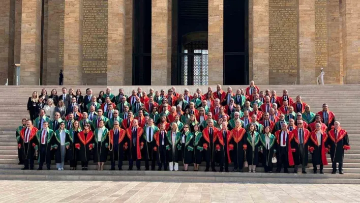 Yargıtay üyeleri, adli yılın açılışı dolayısıyla Anıtkabir'i ziyaret etti