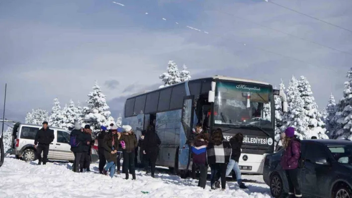 Yarıyıl tatilinin son günlerinde Uludağ'a tatilci akını