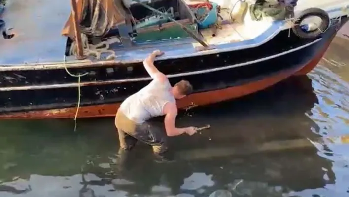 Yasa dışı avcılık yapan şahıs suçüstü yakalanınca teknesine çekiçle zarar verdi