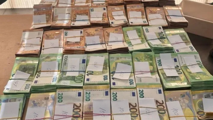 Yatağın altına gizlediği 524 bin 940 euro ile yakalandı