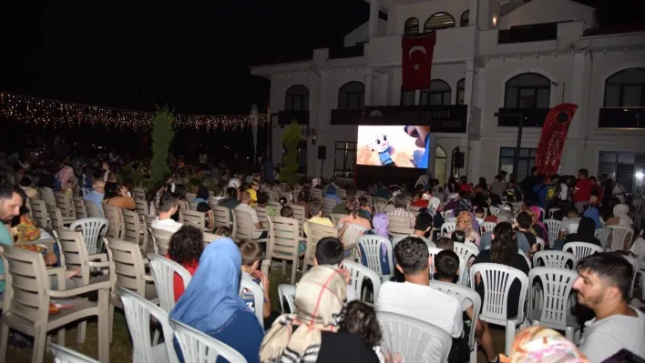 Yaz akşamların olmazsa olması sinema keyfine yoğun ilgi