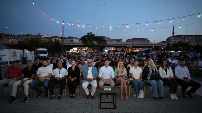 Yazlık Sinema Nostaljisi Film Gösterimlerinin Gala Gecesi Atatürk Filmi ile Gerçekleştirildi