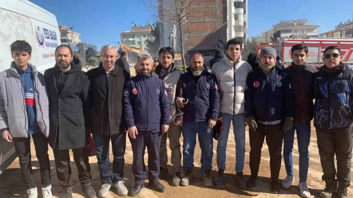 Yedi Başak Derneği depremde vatandaşları yalnız bırakmadı