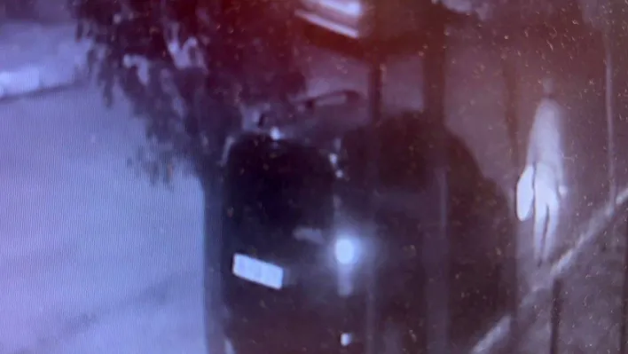 Yeni doğmuş bebeği cami önüne böyle gömdü