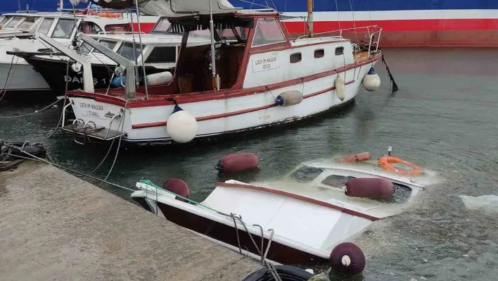 Yenikapı'da feribotun oluşturduğu dalga balıkçı teknesini batırdı: O anlar kameraya yansıdı
