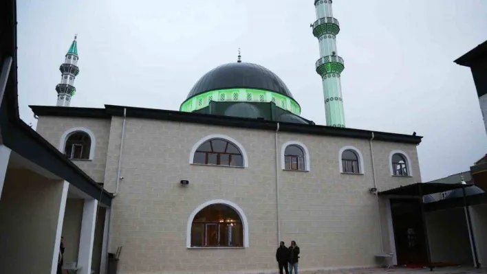 Yeşilpınar Merkez Camii Kadir Gecesi'nde ibadete açıldı