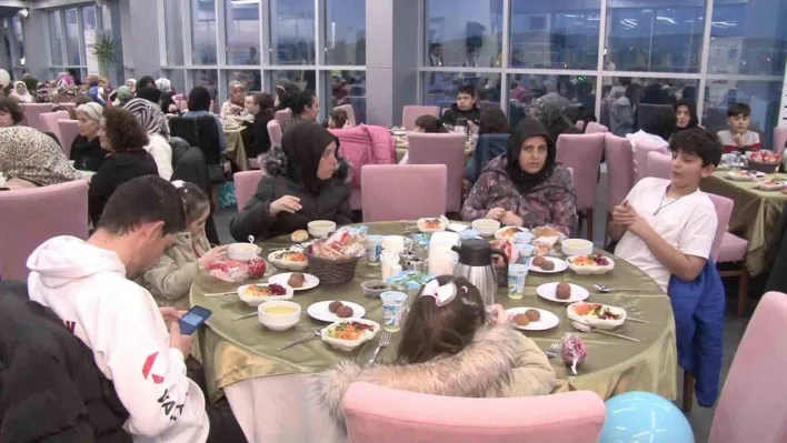 Yetim çocuklar, Tuzla'da düzenlenen iftar programında bir araya geldi