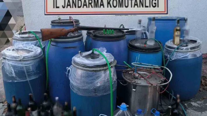 Yılbaşı öncesi darbe üstüne darbe: Bin 780 litre sahte içki ele geçirildi