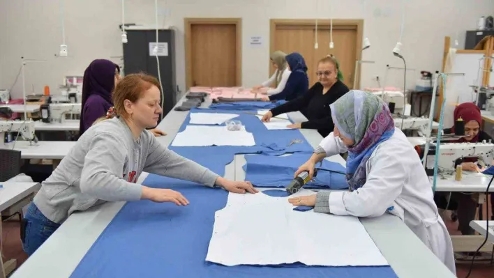 Yıldırım Belediyesi çocuklar için eşofman üretiyor