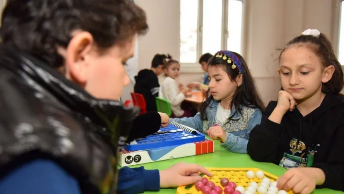 Yıldırım'da çocuklar hem öğreniyor hem eğleniyor
