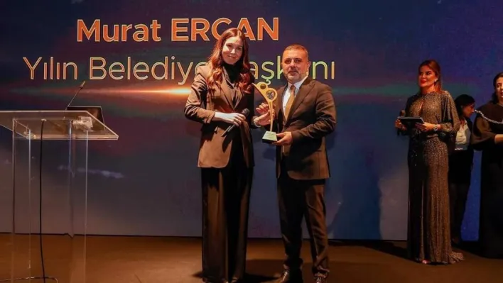 Yılın belediye başkanı ödülü Sincan Belediye Başkanı Murat Ercan'a