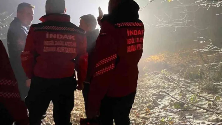 Yılın ilk karını görmek için dağa çıktılar: Mahsur kalınca ekipler tarafından kurtarıldılar