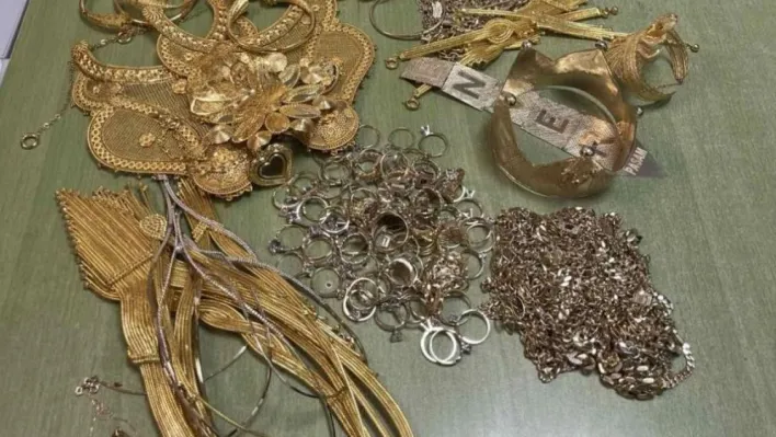 Yoğurt kovasında 1 kilo 241 gram altın yakalandı