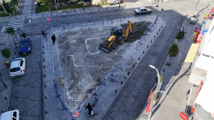 Yoğurtçu Meydanı'nda Sosyal Alan Çalışmaları Tüm Hızıyla Devam Ediyor