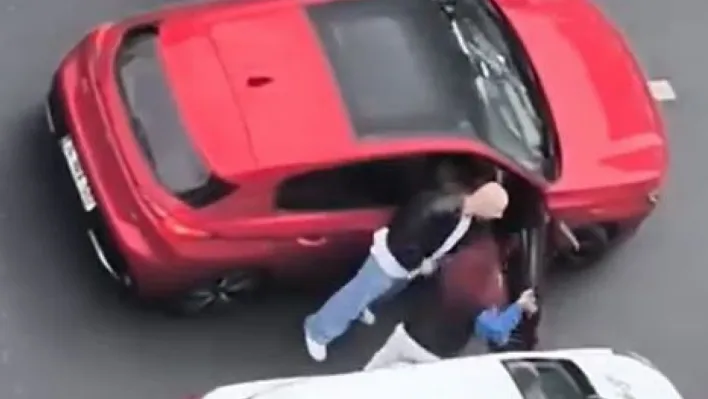 Yol verme tartışmasında kadınlar kavga etti