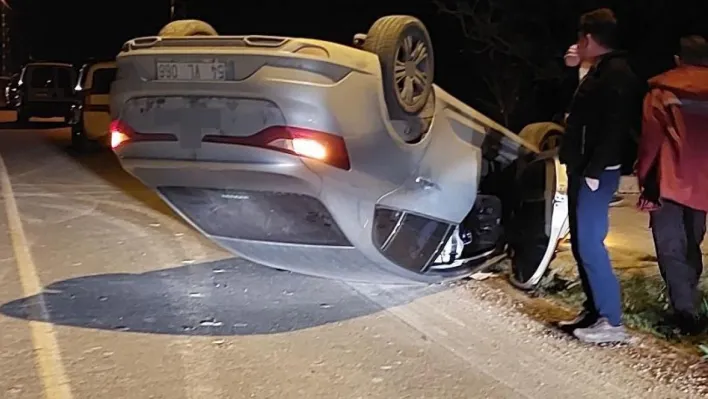 Yola dökülen kuma çarpan otomobil takla attı