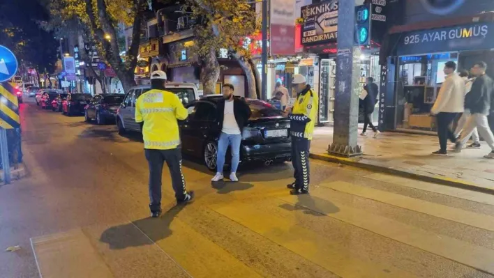 Yüksek sesle müzik dinleyen araçlar, cezadan kaçamadı