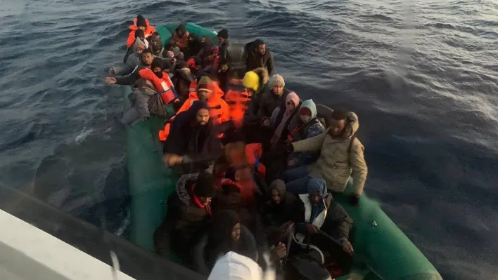 Yunan unsurları tarafından ölüme terk edilen 39 kaçak göçmen kurtarıldı