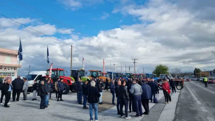 Yunanistan'da çiftçiler yol kapattı, polisle gerilim arttı