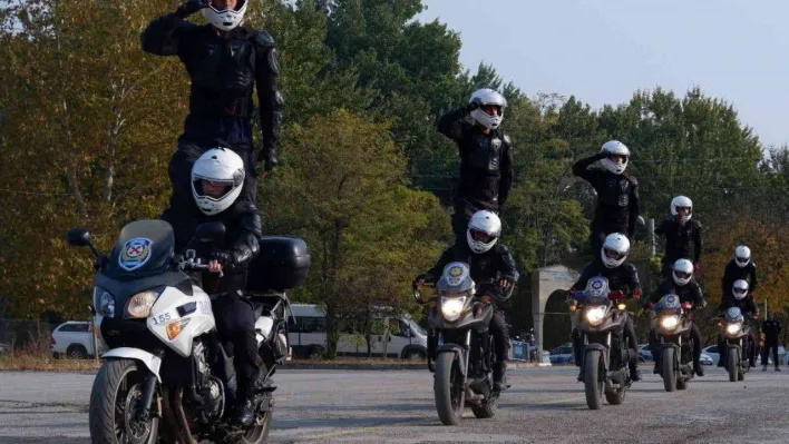 Yunus timlerinin gösterisi nefes kesti