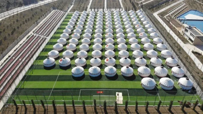 Yurt çadırlarla kurulan otağ, depremzedelerin 'yurdu' oldu