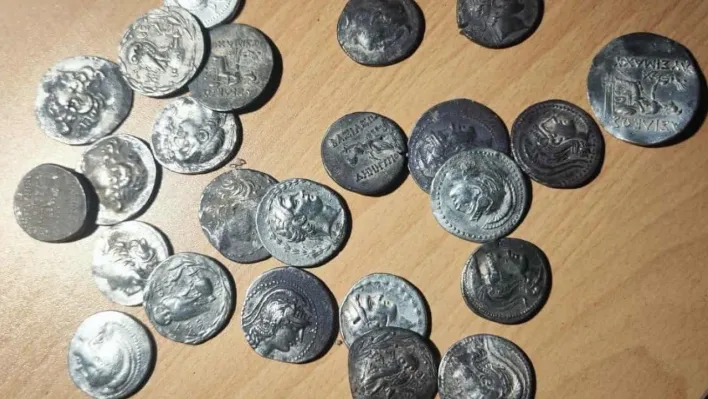Yurt dışına kaçırılan 71 antik sikke komşuda yakalandı