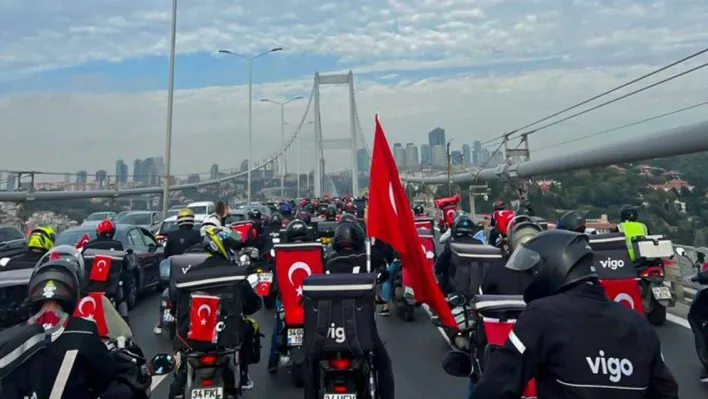 Yüzlerce moto kurye Cumhuriyet Bayramı'nı coşku ile kutladı