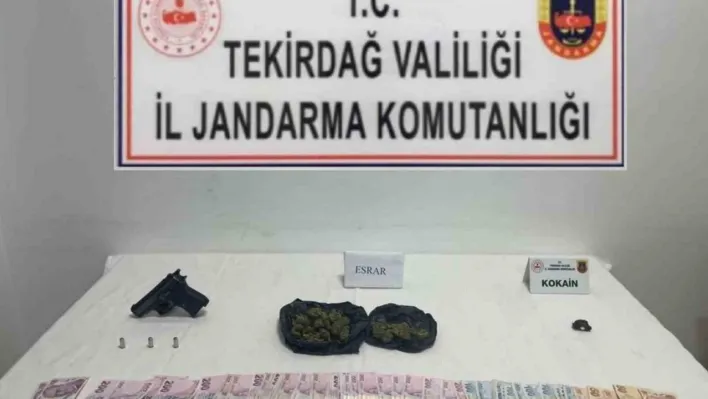 Zehir taciri evinde uyuşturucu ve silahla yakalandı