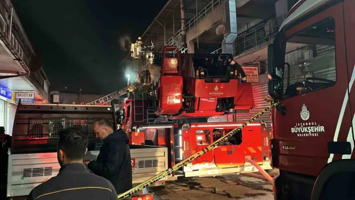 Zeytinburnu'nda conta atölyesinde çıkan yangın söndürüldü