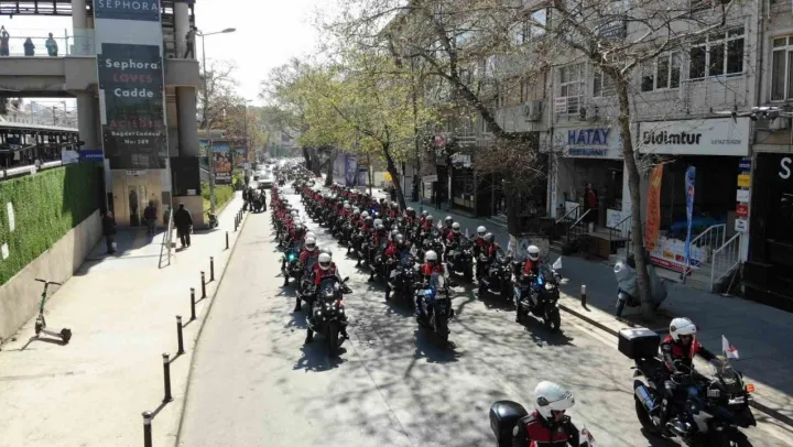 'Polis Haftası' kapsamında İstanbul'da kortej geçişi yapıldı