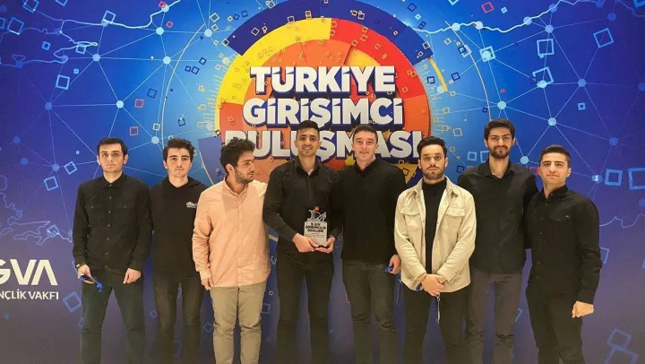 'Üniversite Girişimcilik Kulüp Ödülü' sahibi DOU Teknoloji Takımı oldu