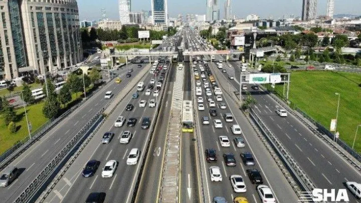İstanbul'da akşam saatlerinde trafik yoğunluğu