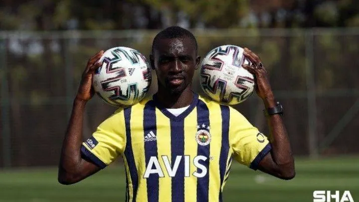 Papiss Cisse: &quotFenerbahçe reddedilemeyecek kadar büyük bir kulüp"
