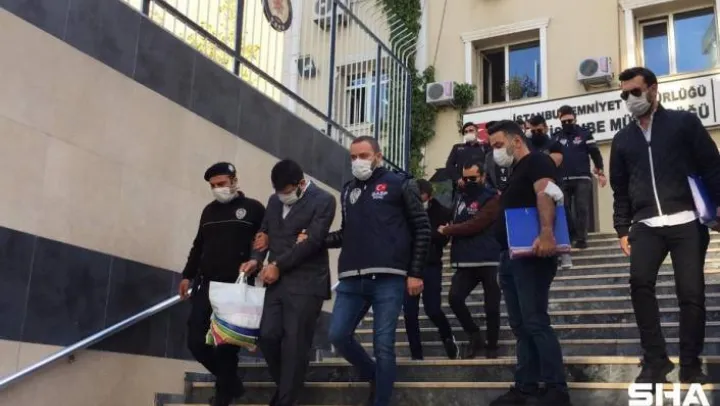 Gece kulüpleri ve taksi duraklarını haraca bağlayan 'Dumanlar' çetesi çökertildi