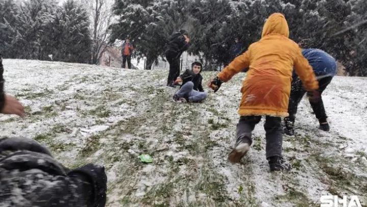 Kısıtlamayı unutup karın keyfini çıkardılar