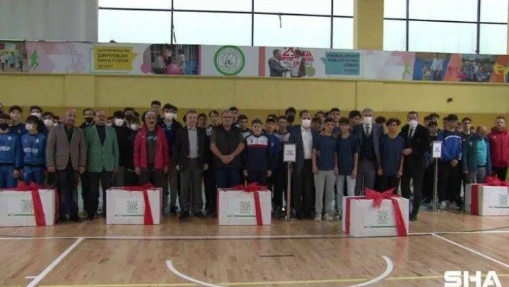 Gaziosmanpaşa Belediyesi'nden amatör spor kulüplerine malzeme desteği