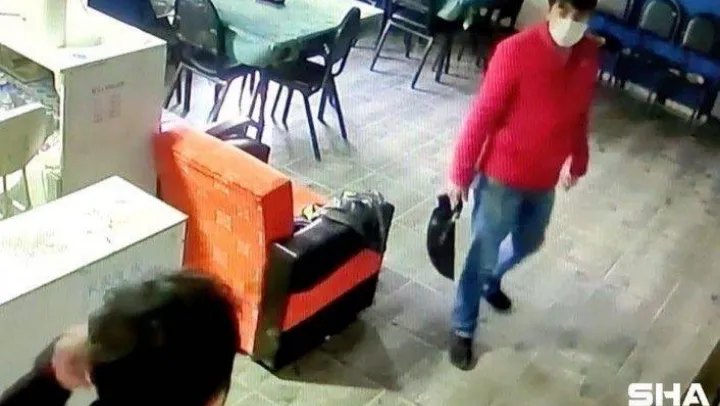 Sultangazi'de spor kulübüne giren hırsız rahatlığıyla pes dedirtti